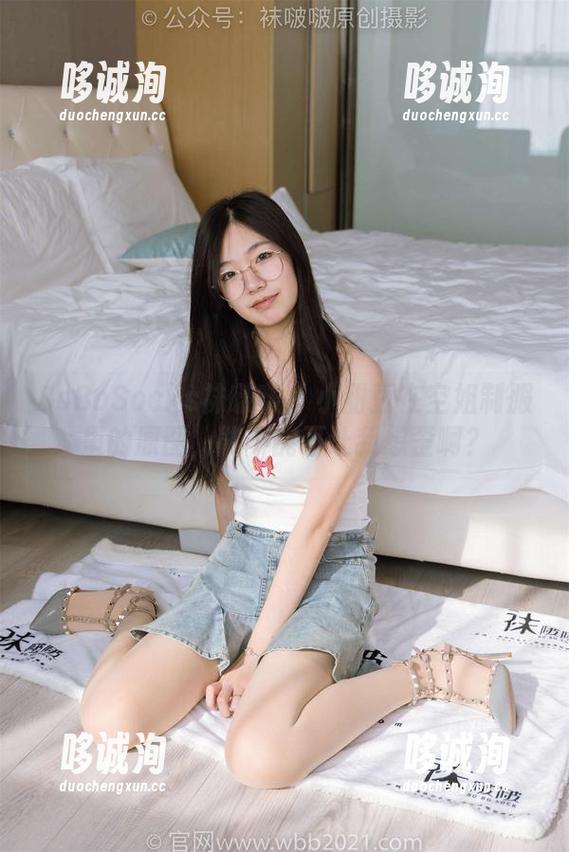 BoBoSocks袜啵啵 - 小甜豆在空姐制服里的原图，能不能不让我想歪啊？