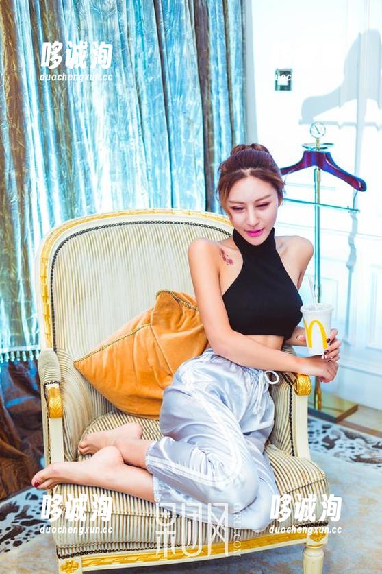 GIRLT果团网 - 松果儿的红裙魅力继续发酵！新写真图片更新，不容错过！