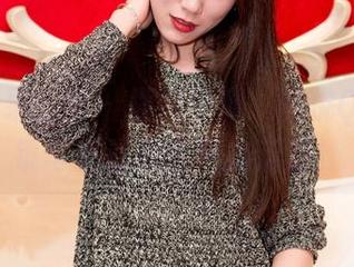 GIRLT果团网 – 摆脱平庸：蜜桃Q妹儿眼镜写真让原图更加活泼！