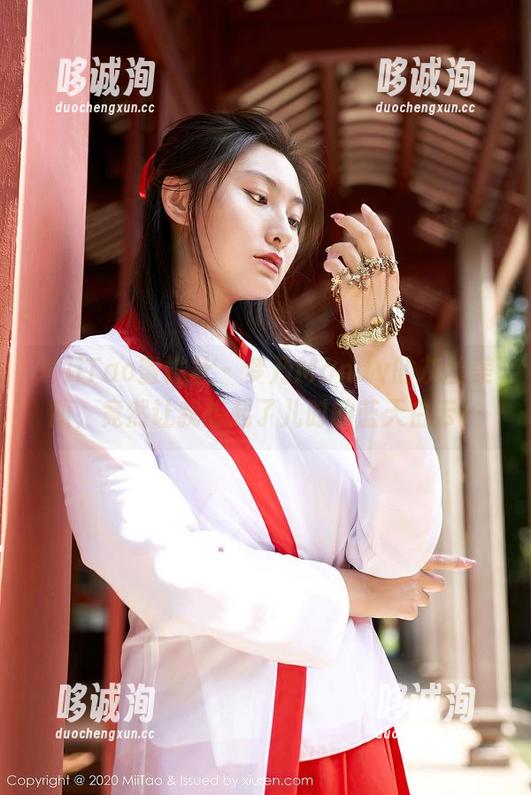 MiiTao蜜桃社 - 梦乃Mandy的灰丝美图，竟然让我想起了儿时的蓝天白云…