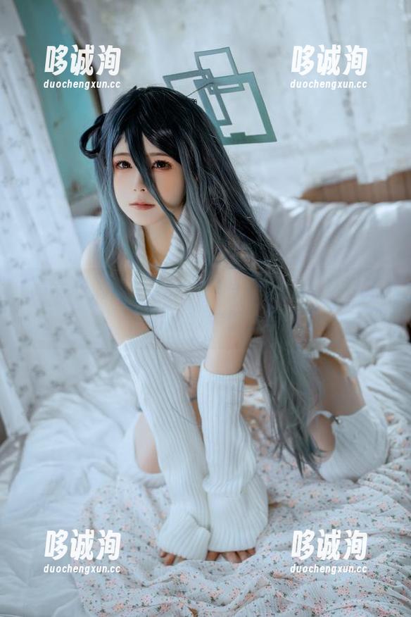 Quan冉有点饿 高清瑜伽照:Quan冉有点饿,瞧这姿势,似乎比我午饭还美味