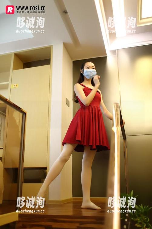 ROSI最新作品：黑边蕾丝与梦境交织的写真！