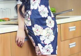 TouTiao头条女神 – 艾小青的浴室作品：让你忍不住想溜进去看个究竟