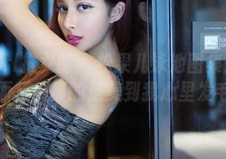 TuiGirl推女郎 – 松果儿泳池图集：这水面反射真的是美到我心里发毛