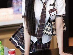 XIAOYU语画界 – 私拍杨紫嫣Cynthia在海边，真是美得让我心里翻滚…这海水都不敢和她对视！