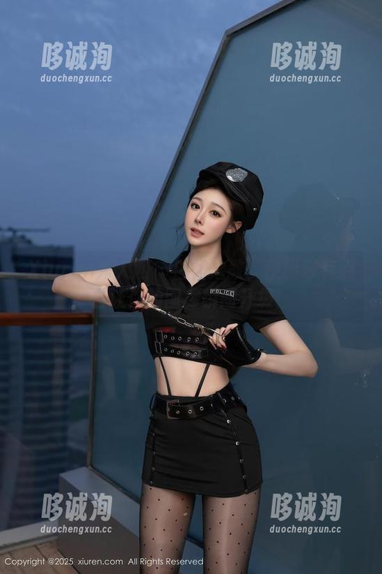 Xiuren秀人网 - 白裙之教：伊丽莎有点白让你的图库瞬间升级！