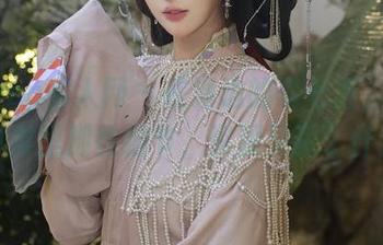 Xiuren秀人网 – 在海边的李七喜，泳装写真集里那些细节，资源又藏了什么？