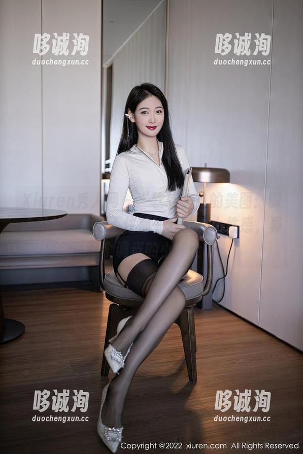 Xiuren秀人网-软软酱 Xiuren秀人网 - “软软酱”的美图:即便是礼服也挡不住那一丝丝的小性感,真是个调皮的小绅士。