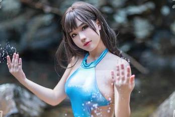 不走寻常路的七七娜娜子：职业装里的那些福利与作品之美