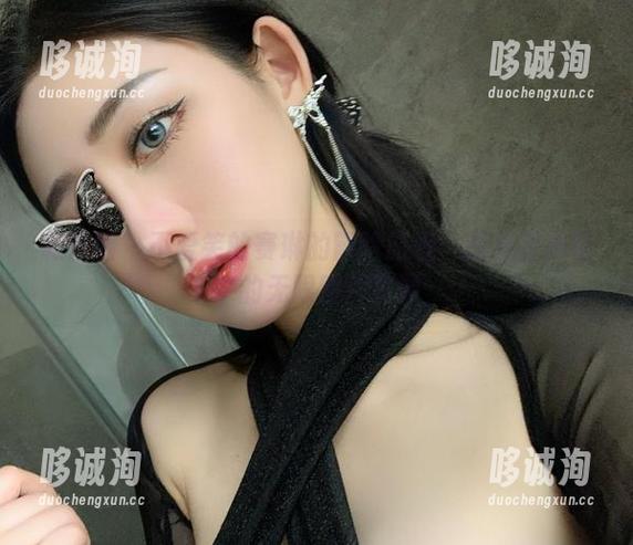 微密圈 - 不爱笑的赛琳的冒险旅程：探索嘉宾帖中的无限图片资源