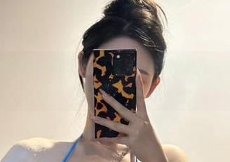 微密圈 – 实现你游泳的梦想，不爱笑的赛琳泳池免费图集——水上跃动的小仙女！