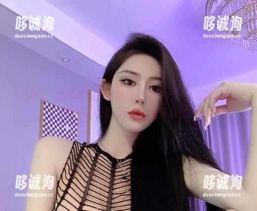 微密圈 - 当不爱笑的赛琳遇上黑白，原图告诉你什么叫极简主义！图集品质杠杠的！