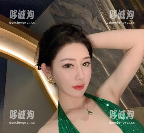 微密圈 - 不爱笑的赛琳又来更新啦！这次的裤里丝，简直让我每一寸都跟着她的味道飘。