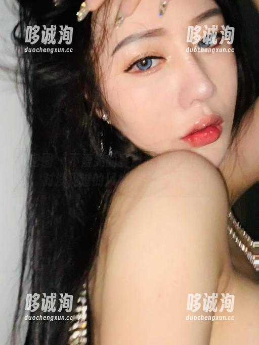 微密圈 - 不爱笑的赛琳教室的原图：你绝对没见过的风格，完全无圣光！