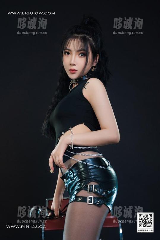 丽柜 - 左左的网袜在线：和我一起探索这异想天开的写真世界！