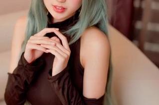 美图更新！周叽是可爱兔兔的美足，看看我今天的轻松萌态！