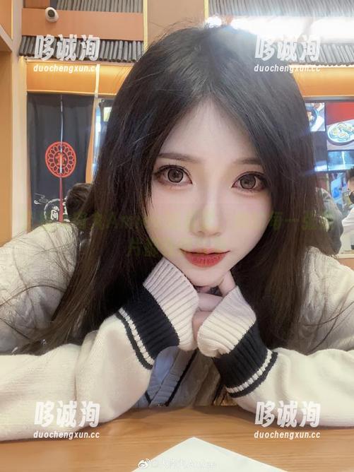 空姐大肉丸Amiee的资源：她的每一张照片都在讲故事