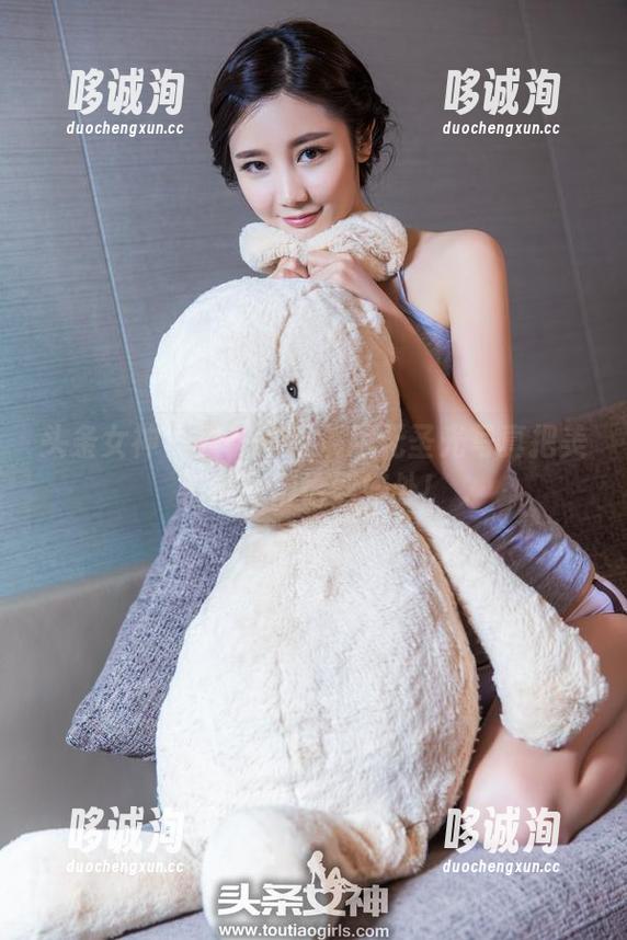 头条女神 - 看！梁芮溪用无圣光写真把美脚演绎得恰到好处！
