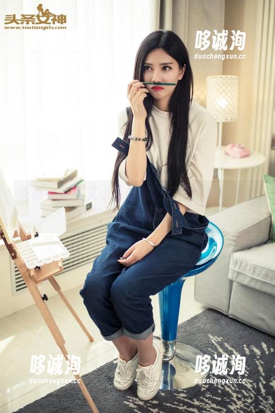头条女神 - 艾小青的浪漫套图：她与棉袜的故事，太有趣了！