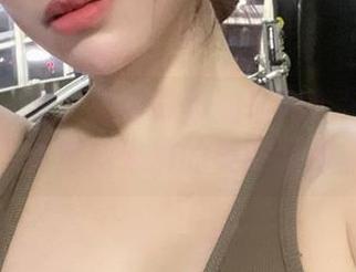 微密圈 – 看！奶宝妹纸如何用夏日阳光把写真变成未解的美图谜团。
