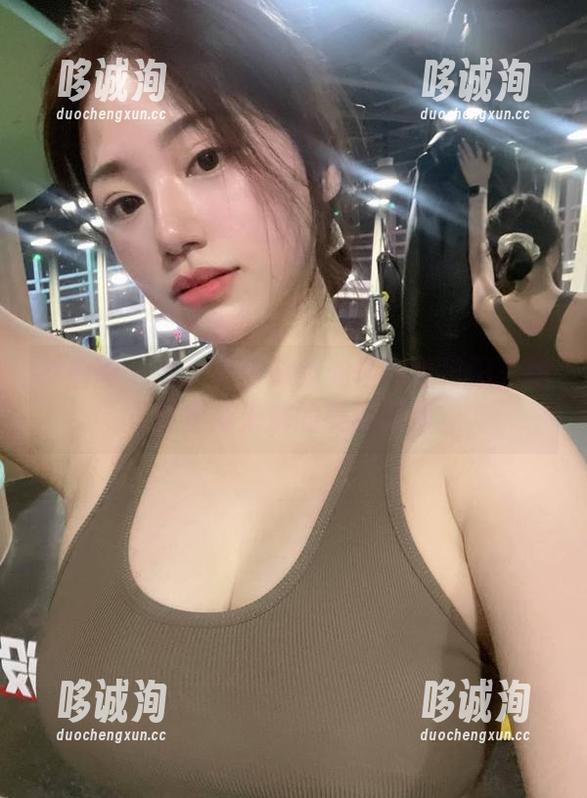 微密圈 - 看！奶宝妹纸如何用夏日阳光把写真变成未解的美图谜团。