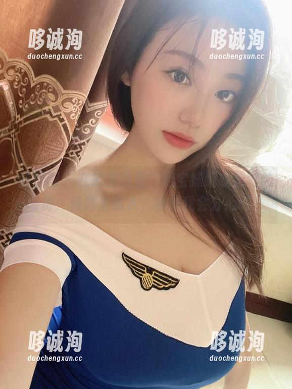 微密圈 - 在职业装里，奶宝妹纸私拍时的表情：资源太诱人，我怕我会分心啊！