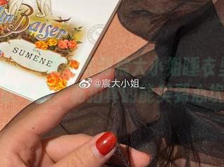 微密圈 – 仿佛能嗅到宸大小姐睡衣里的那种柔软气息，私拍真的能美到心坎里。