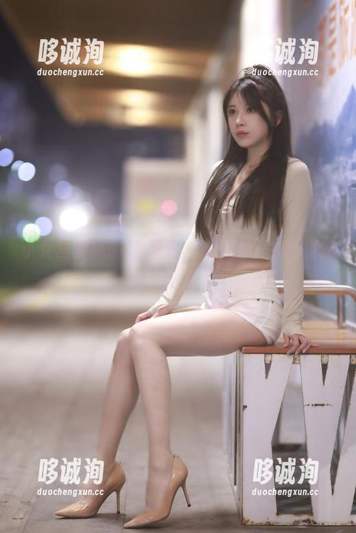小女巫露娜的JK写真，定制每一寸心跳的温度