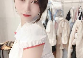 微密圈 – 每次翻看小玉吃果冻的玉足美腿写真，都是在收集资源的幸福时光！
