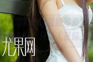 尤果网 – 欣杨Kitty最新写真集，天台风景良好，只是人更醉人