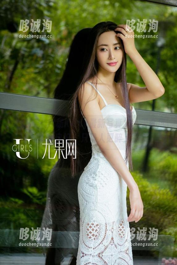 尤果网 - 欣杨Kitty最新写真集，天台风景良好，只是人更醉人