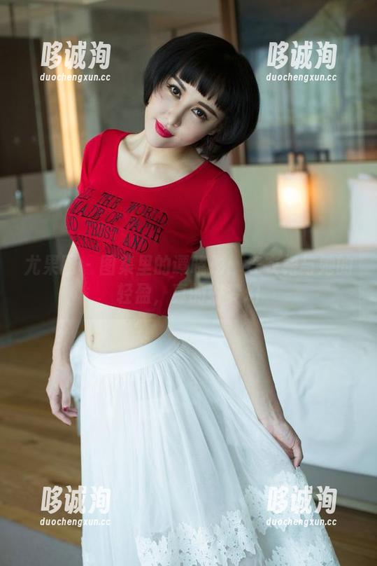 尤果网 - 图集里的谭晓彤：连衣裙与她的轻盈，真的好梦幻
