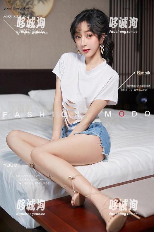 尤蜜荟-李纤纤 尤蜜荟 - 在李纤纤的校园写真世界里,图片资源像是一种温暖的怀旧