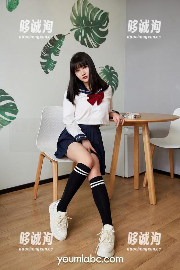 尤蜜荟 - 爱丽莎的最新运动分享：探讨如何在家里做运动同时吃零食！