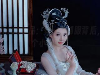 年年Nnian作品：每一套制服背后，都有个小故事。