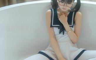 小猫猫的写真日记：幼水铃衣，你在做什么？