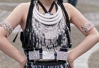 谁能想到御子Yumiko的美足写真会如此迷人,致敬每一寸肌肤!
