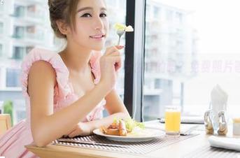 推女神 – 想知道莫雅淇的女友是什么样的吗？免费照片等你来获取！