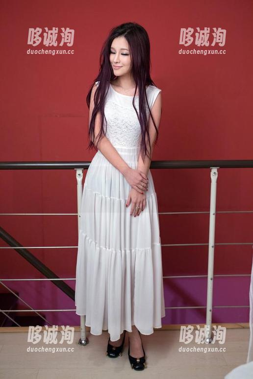 推女郎 - 这套制服真是撩人心：潘娇娇高清套图全在这里