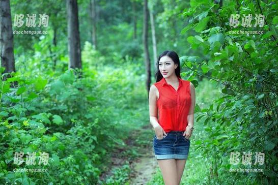 推女郎 - 王馨瑶户外写真合集：你绝对不想错过的美丽瞬间