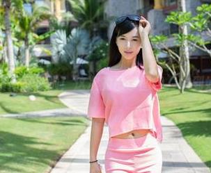 推女郎 – 黄可又来啦！这次的吊带图包，恰到好处的性感