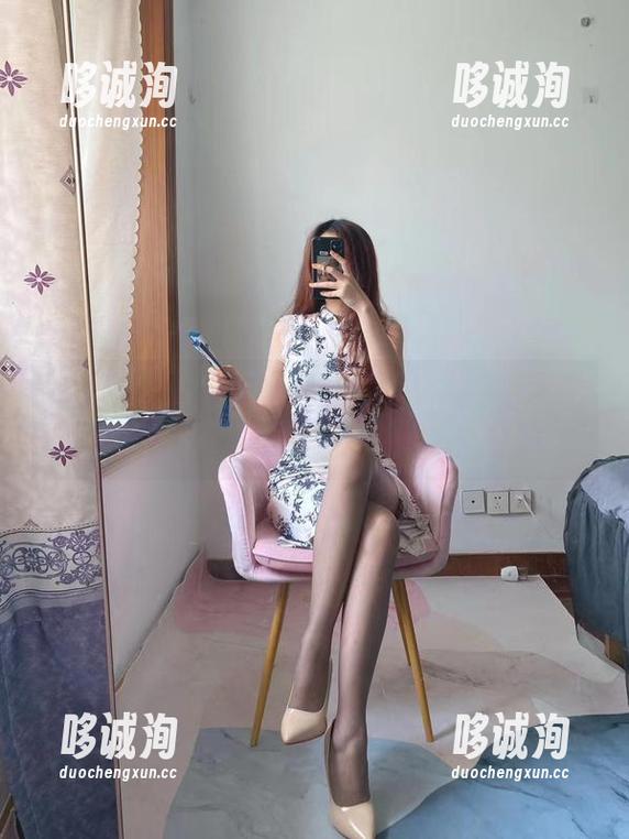 微密圈 - 提袜少女泳装秀，专属定制图片给你不一样的感觉！