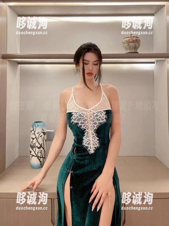 微密圈 - 想看看李嘉欣97的裸足？她的写真和网盘里都有惊喜哦！