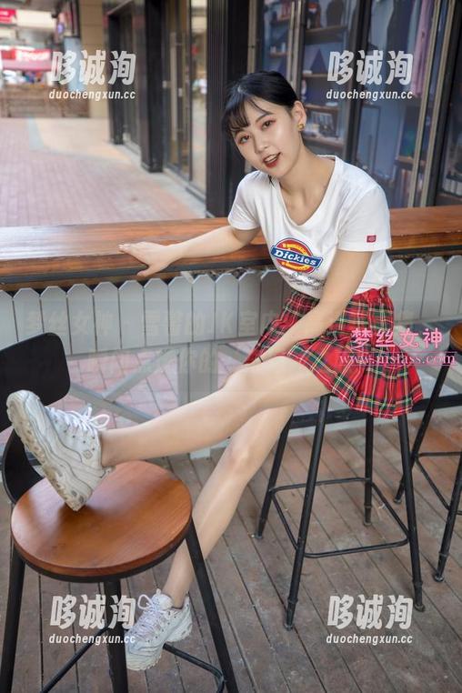 梦丝女神 - 雪馨的JK室内：高清写真集，瞬间点燃你的‘奇幻’之旅！