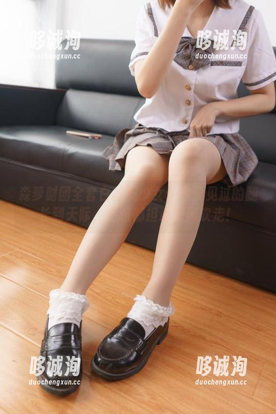森萝财团全套白丝美少女：你没见过的腿长到天际，走路都担心被风吹走！