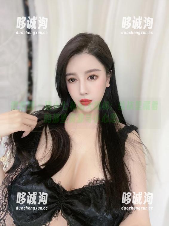 微密圈 - 猪小七私拍大揭秘：丝袜里藏着的那些资源与小心思。