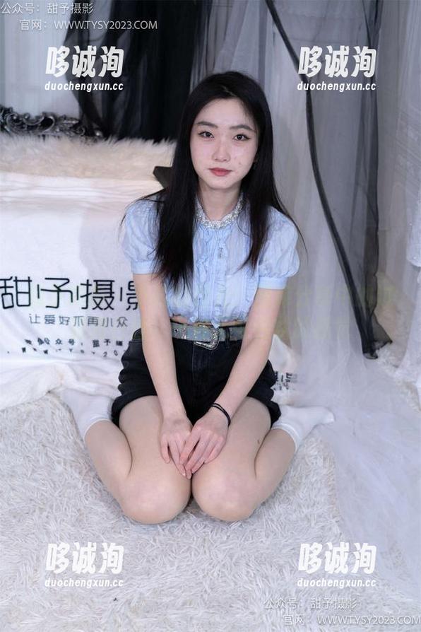甜予摄影 - 小熊的目光：图库分享中的过膝薄白丝，一种无可名状的感觉