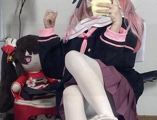 碧蓝航线的白栎Shirly：她的雅努斯JK画面正诱惑，赶快下载，别怪我没提醒你哦！
