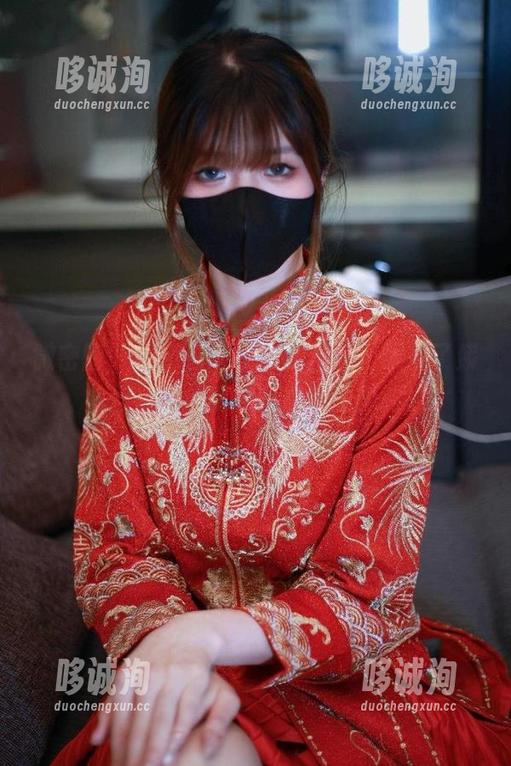 白龙猫女 微密圈 - 探索白龙猫女的图包,发现了蟒蛇丝袜,心情像是被缠住似的。