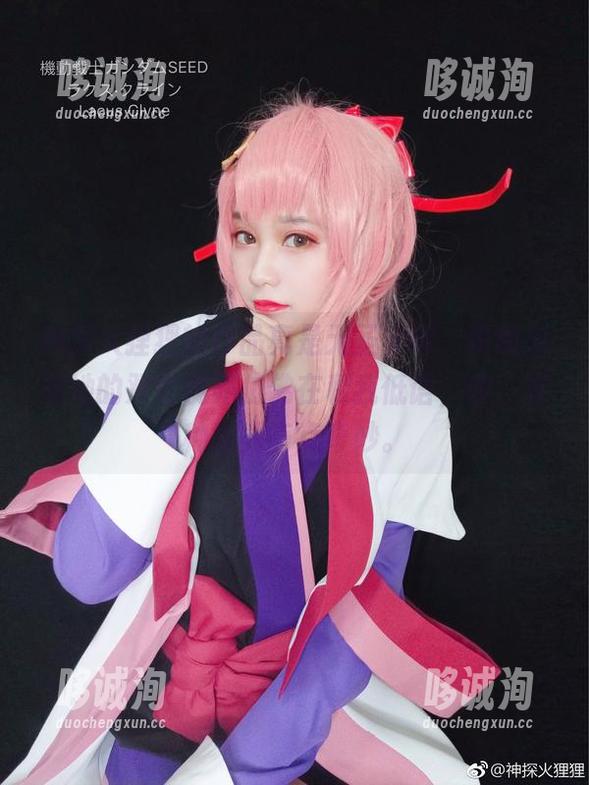 神探火狸狸的作品真是无圣光啊，瞬间感觉她的双生视界仿佛在和我低语，哎，这种感觉有点奇妙。